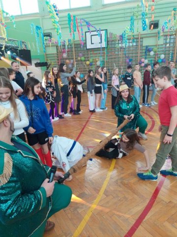 b_1024_768_0_00_images_2023_2024_WYDARZENIA_Choinka_419929245_840362767891673_7551747607805405184_n